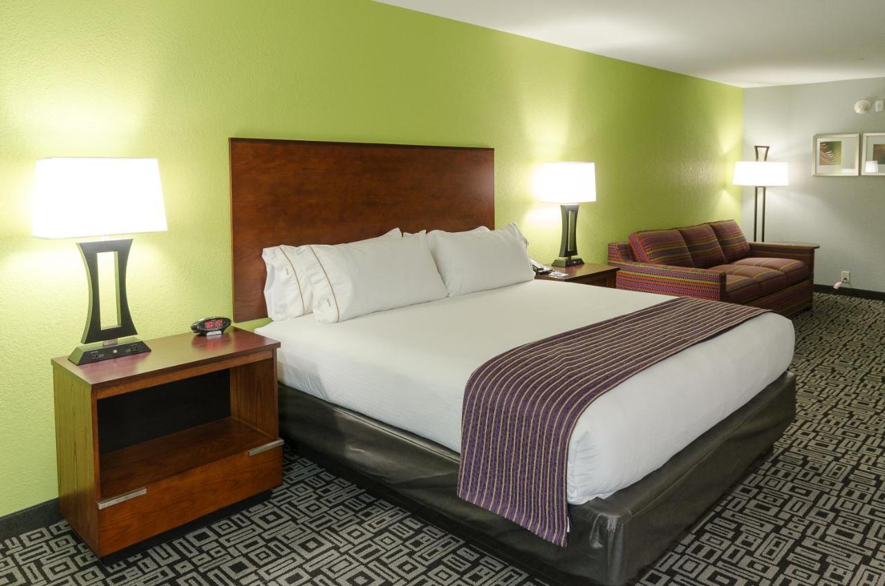 Holiday Inn Express Hickory - Hickory Mart By Ihg Buitenkant foto