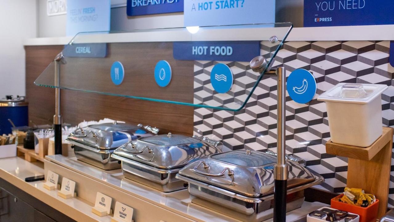 Holiday Inn Express Hickory - Hickory Mart By Ihg Buitenkant foto