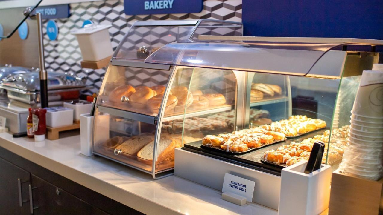 Holiday Inn Express Hickory - Hickory Mart By Ihg Buitenkant foto