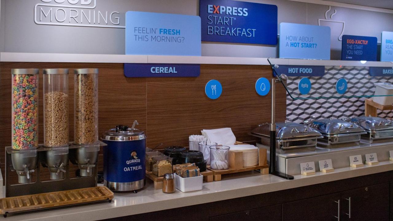 Holiday Inn Express Hickory - Hickory Mart By Ihg Buitenkant foto